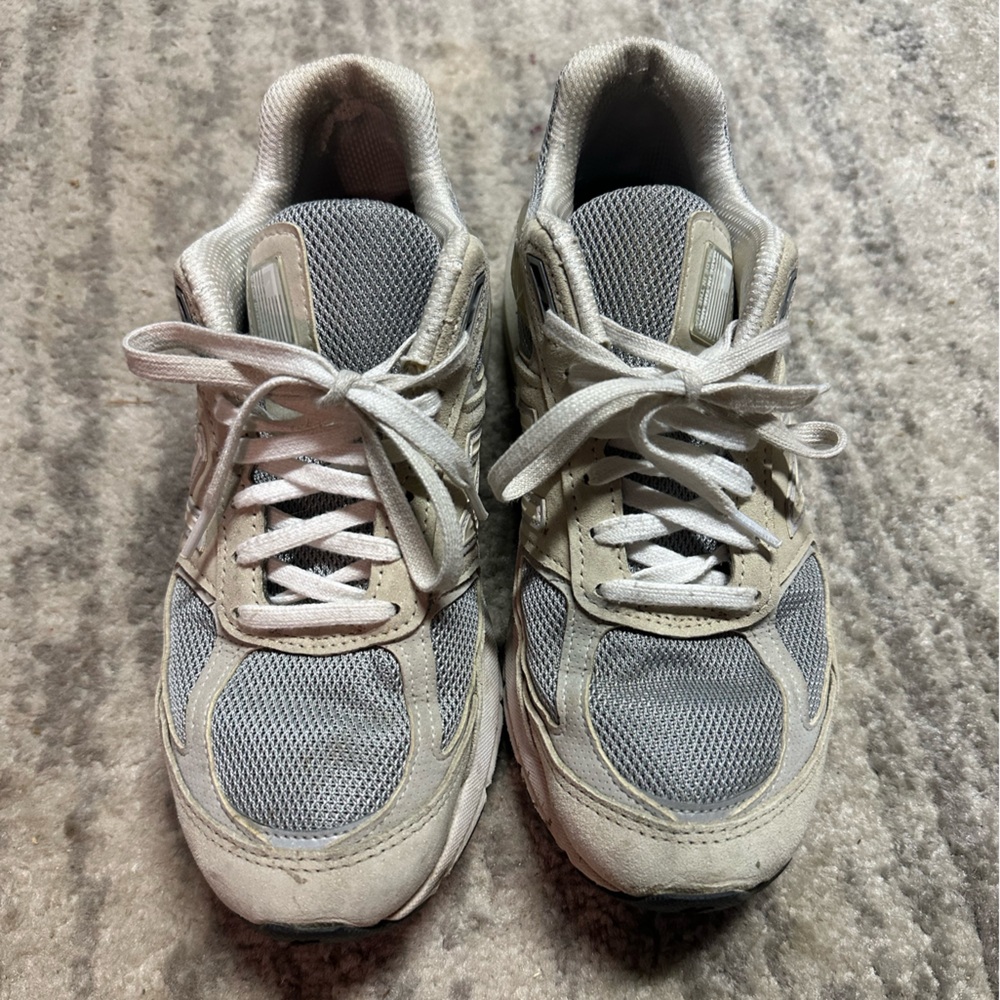 New Balance 990v5 Sneaker
